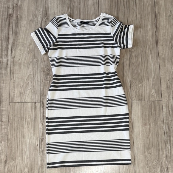 Mikarose Dresses & Skirts - Mikarose Monochrome Striped Top Gray/beige